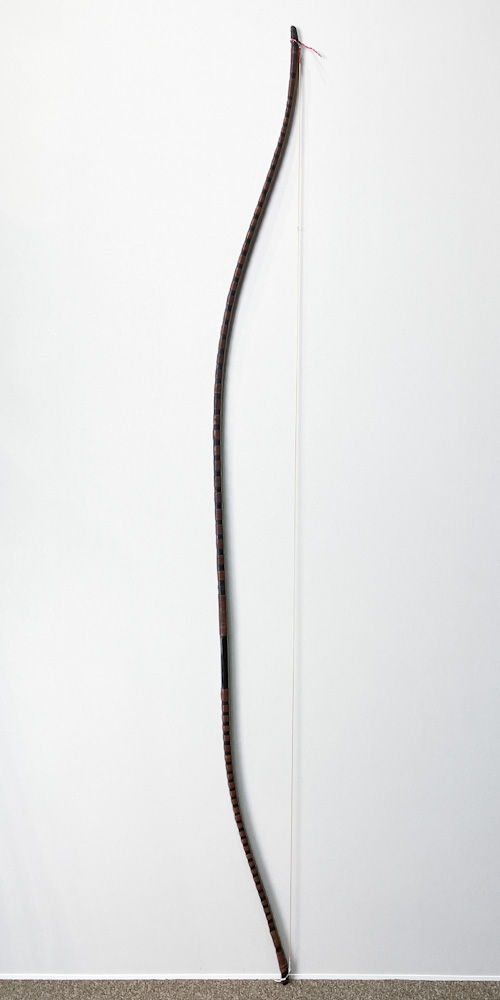 並寸　22.6kg　高内 花押　黒漆塗重籐弓　ニベ
