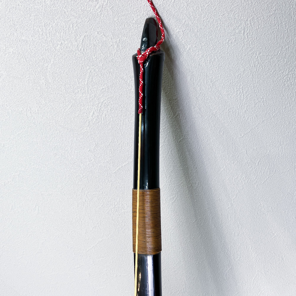 並寸　23.5kg　無銘（弦月）　黒漆塗竹弓　ニベ