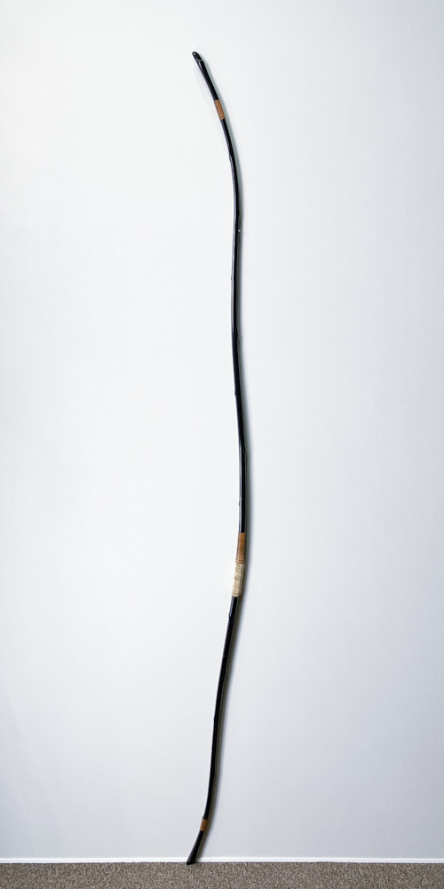 並寸　23.5kg　無銘（弦月）　黒漆塗竹弓　ニベ