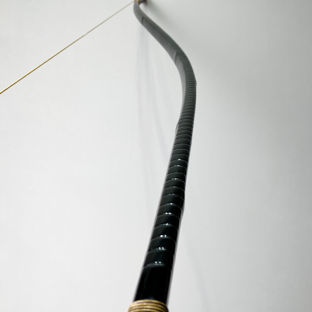 並寸 17.0g 石津重貞作 花押 千段黒漆塗竹弓 ニベ