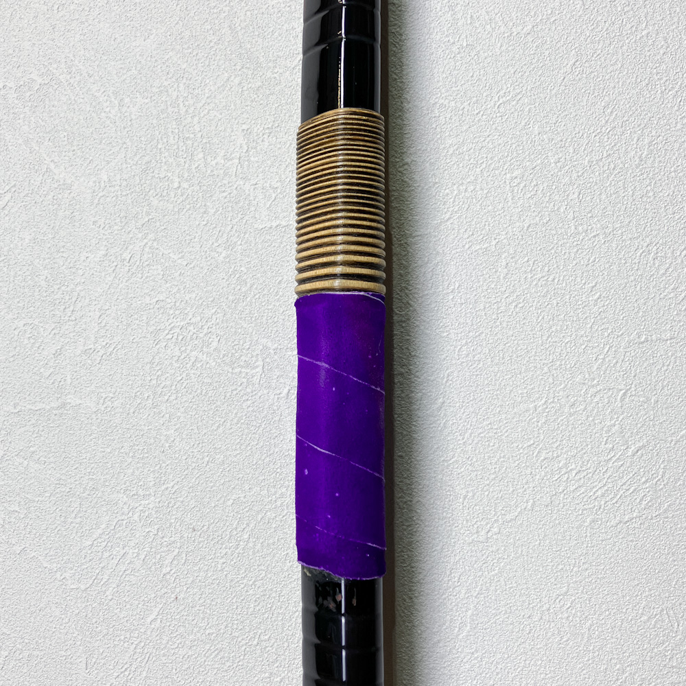 並寸 17.0g 石津重貞作 花押 千段黒漆塗竹弓 ニベ