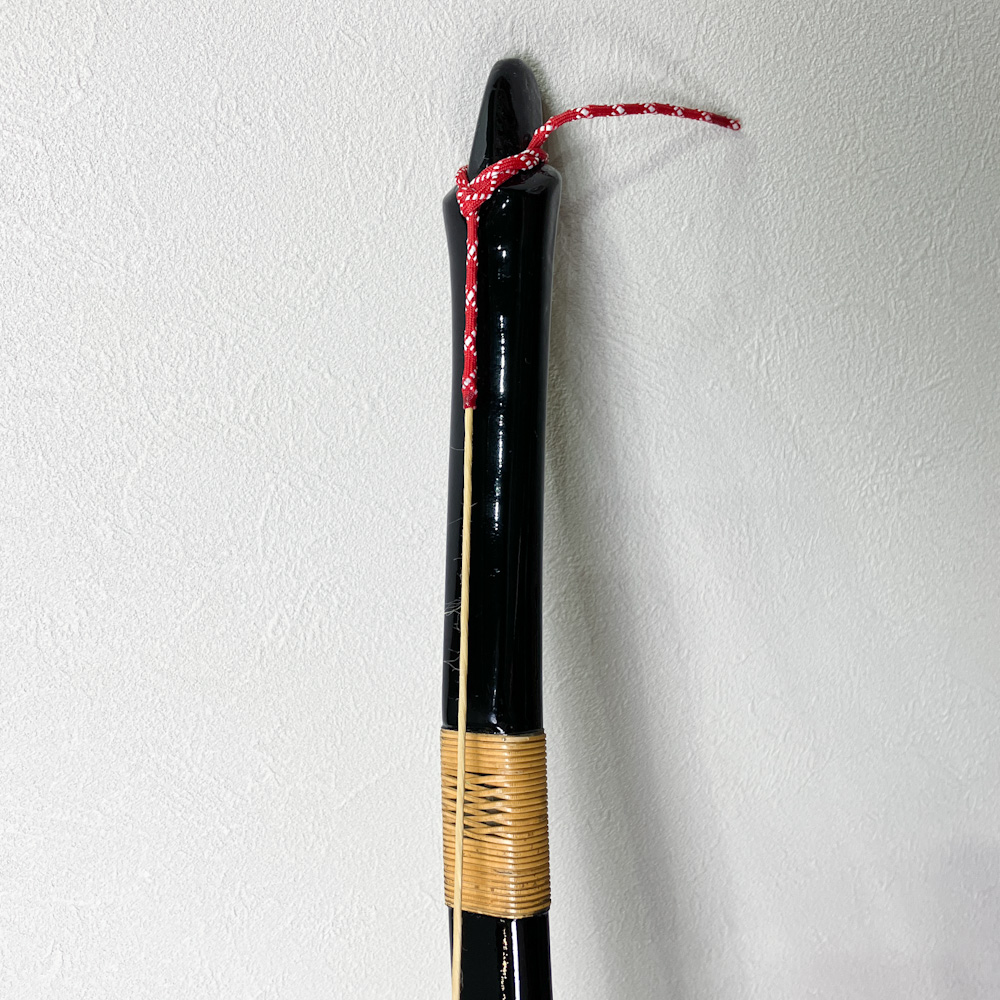 二寸伸　19.5kg　肥後三郎 花押　黒漆塗竹弓　ニベ