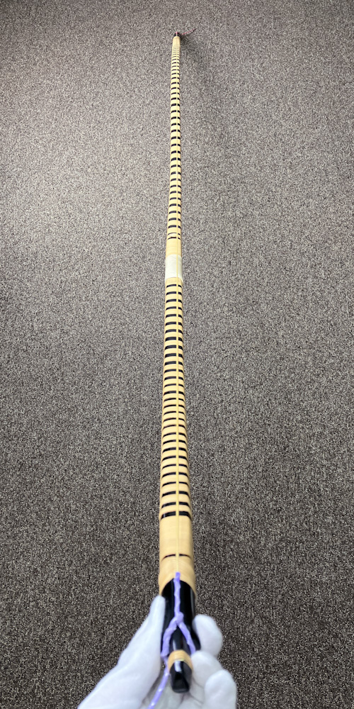 二寸伸　24.0kg　無銘（伝:肥後三郎）　黒漆塗竹弓　ニベ