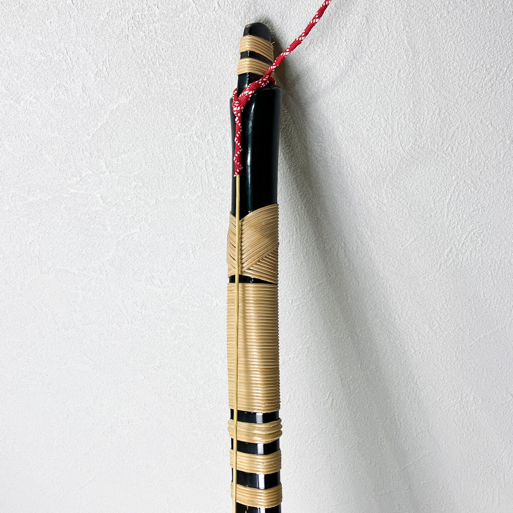 二寸伸　24.0kg　無銘（伝:肥後三郎）　黒漆塗竹弓　ニベ