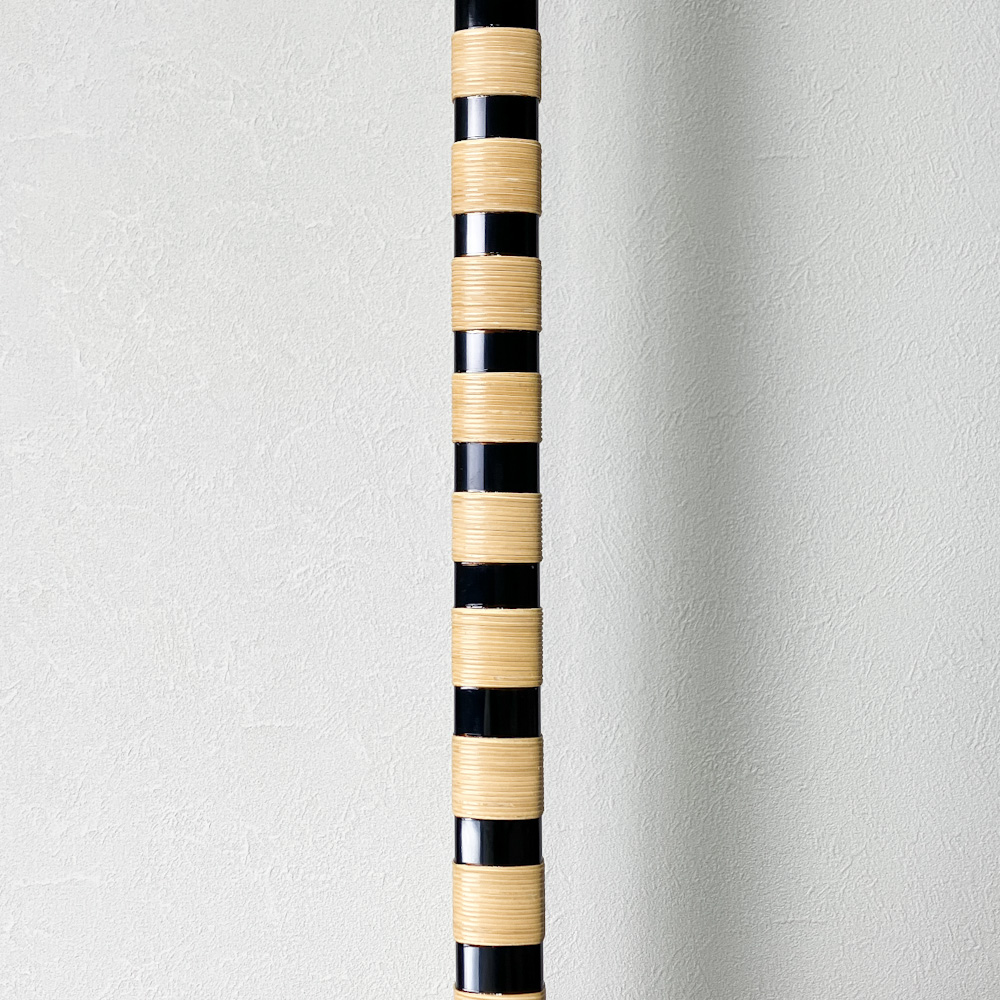 二寸伸　24.0kg　無銘（伝:肥後三郎）　黒漆塗竹弓　ニベ