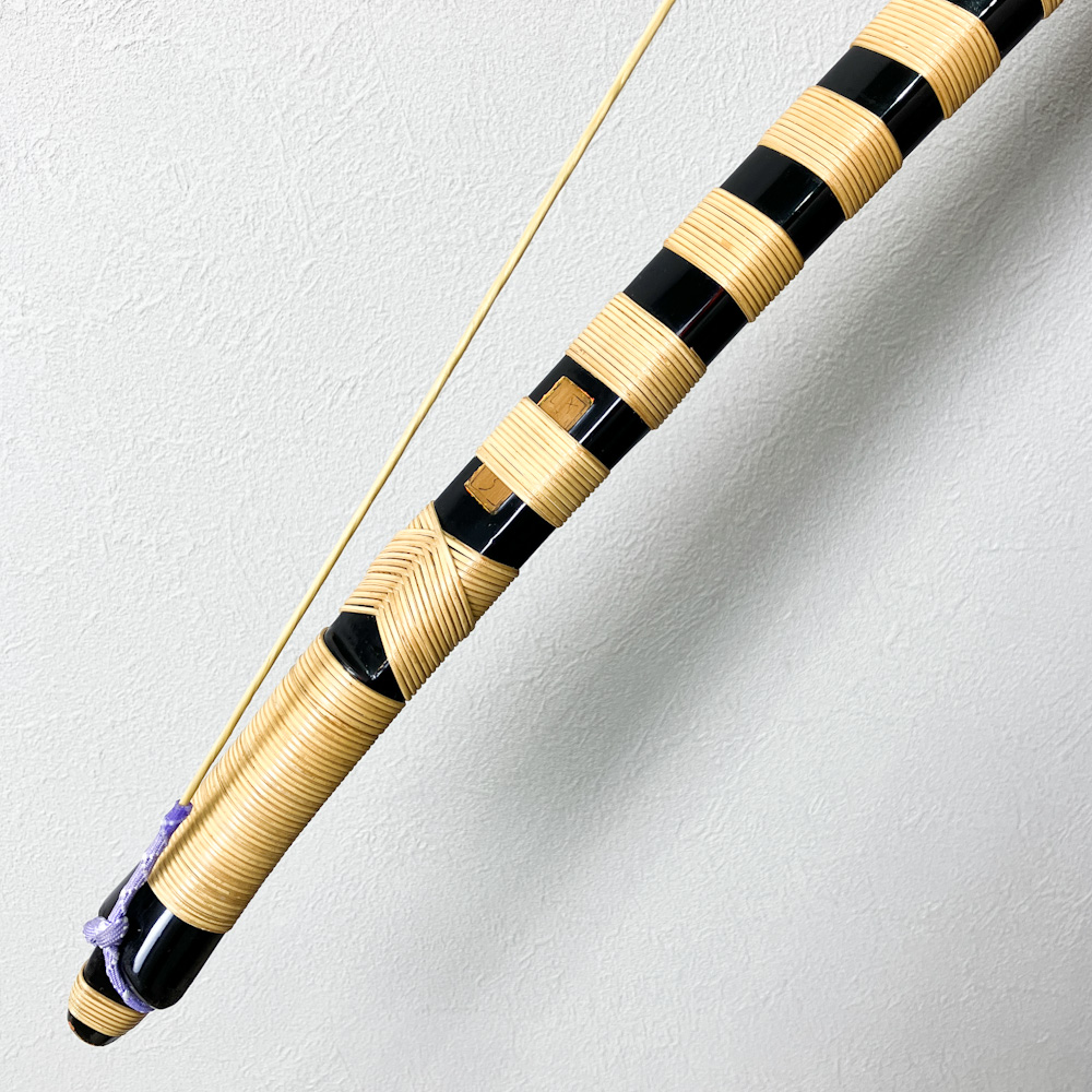二寸伸　20.3kg　柴田勘十郎　黒漆塗竹弓　ニベ