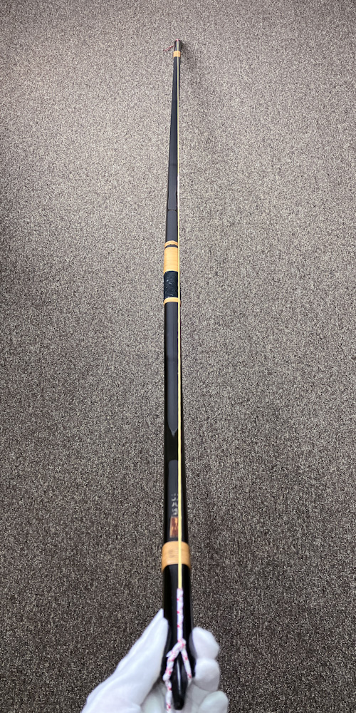 並寸　14.7kg　柴田勘十郎　小山茂治 花押　黒漆塗竹弓　ニベ