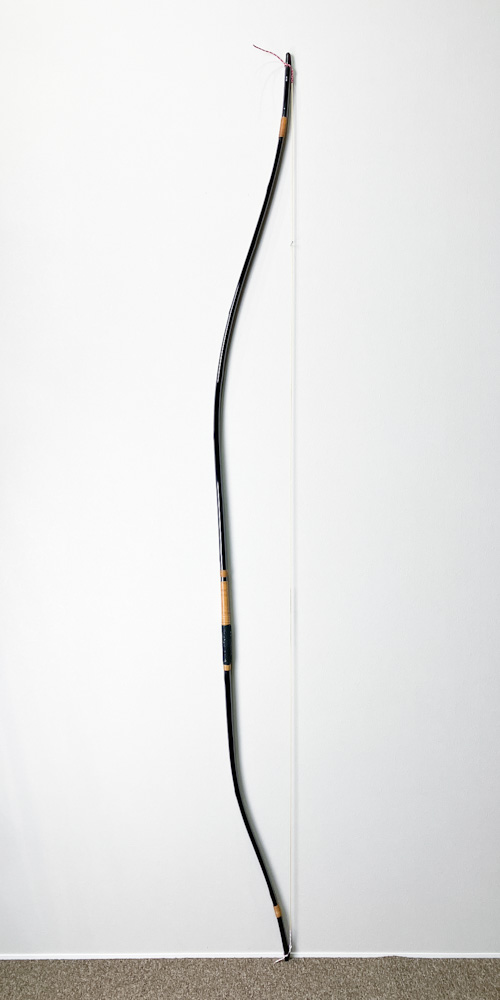 並寸　14.7kg　柴田勘十郎　小山茂治 花押　黒漆塗竹弓　ニベ