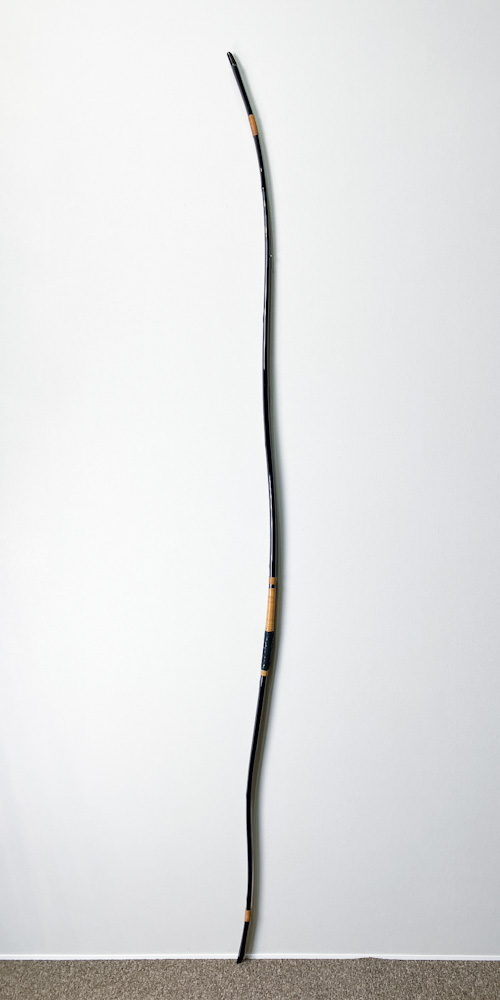 並寸　14.7kg　柴田勘十郎　小山茂治 花押　黒漆塗竹弓　ニベ