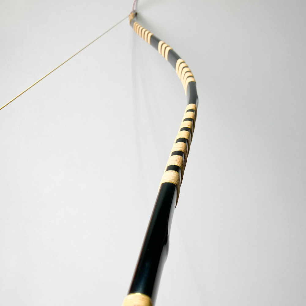 二寸伸　13.0kg　無銘　黒塗弓（相位弓）