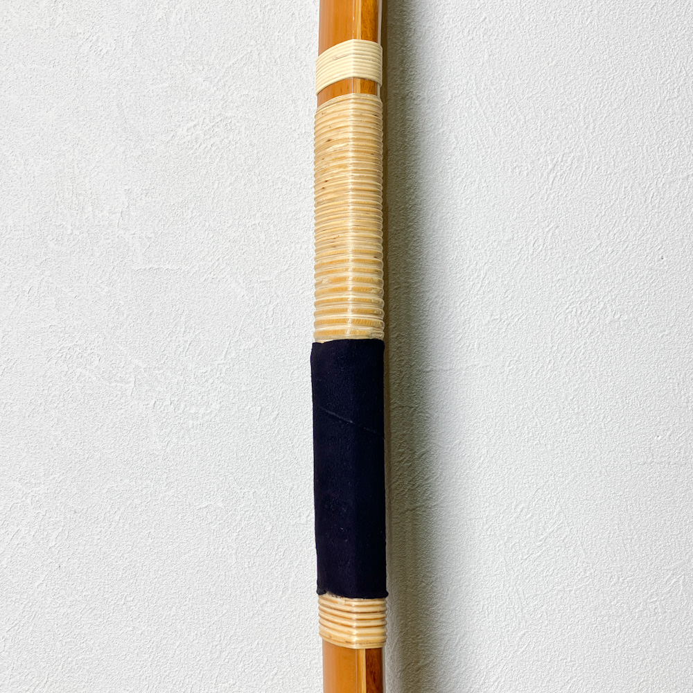 二寸伸　16.9kg　新宮素直 作 花押　前煤竹弓